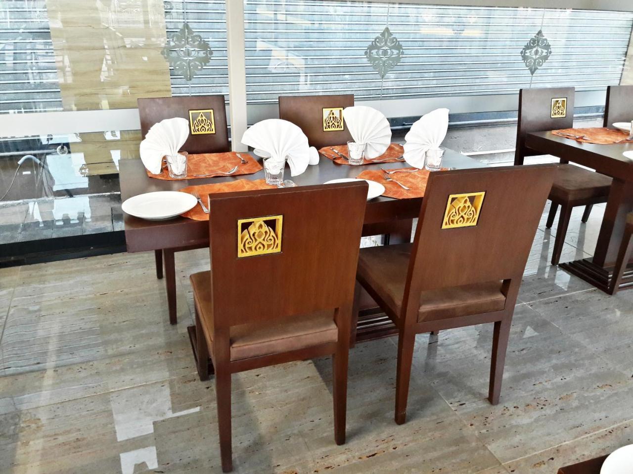 Dev Motel And Banquet Nadiad Экстерьер фото