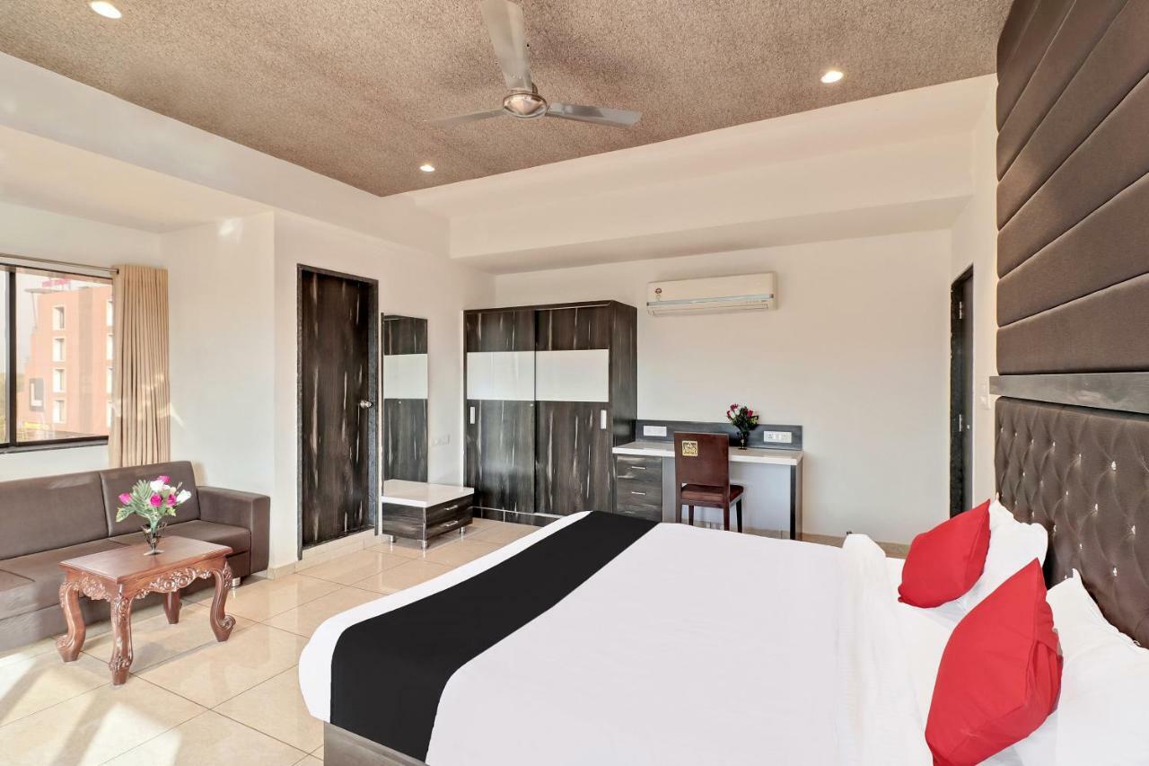 Dev Motel And Banquet Nadiad Экстерьер фото